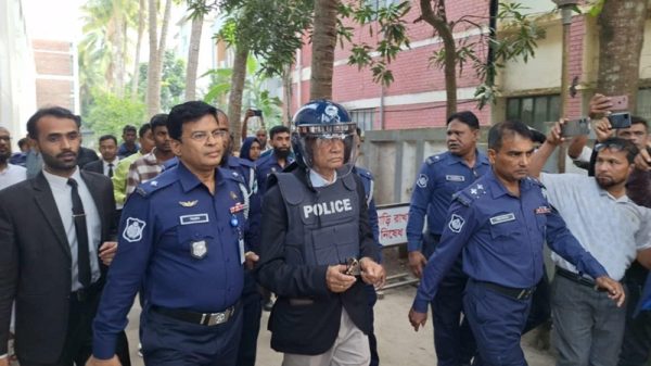 নড়াইলে ছাত্র-জনতার মিছিলে গুলি, বোমা বিস্ফোরণ ও মারধর করার মামলায় নড়াইল জেলা আওয়ামীলীগ সভাপতি এড.সুবাস চন্দ্র বোস এর জামিন আবেদন বাতিল করে তাকে কারাগারে পাঠানোর নির্দেশ দিয়েছেন আদালত।